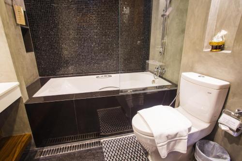 Koupelna v ubytování NAI YA Hotel -SHA Extra Plus