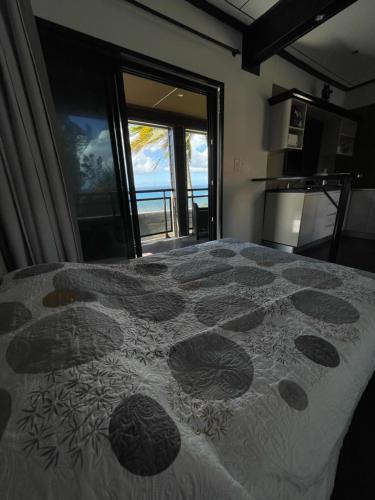 a bedroom with a bed with a view of the ocean at Ti case bord de mer in Saint-Benoît