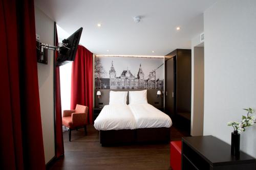 เตียงในห้องที่ Royal Amsterdam Hotel