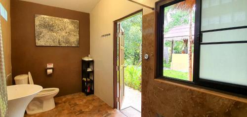 Koupelna v ubytování Utopai Creek Site Vacation Home, Pai!