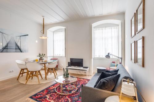Chic Tailor Made Flat in Chiado