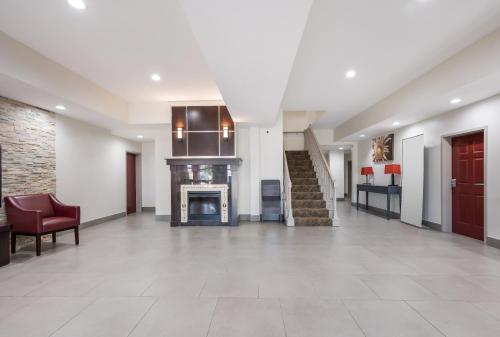 Zona de estar de Red Roof Inn PLUS & Suites Birmingham - Bessemer
