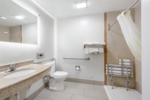 Imagen de la galería de Red Roof Inn PLUS & Suites Birmingham - Bessemer, en Bessemer