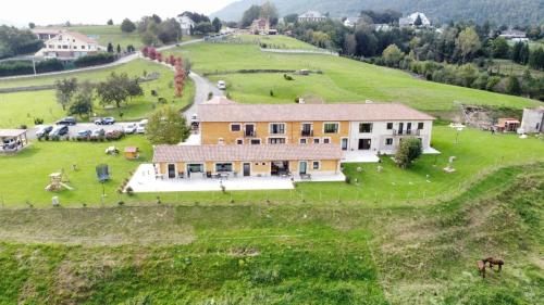 Apartamentos Rurales Sobremazas, Sobremazas – Bijgewerkte ...