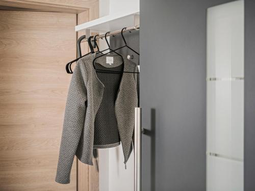 a jacket hanging on a door in a kitchen at Vergissmeinnicht in Schwendau