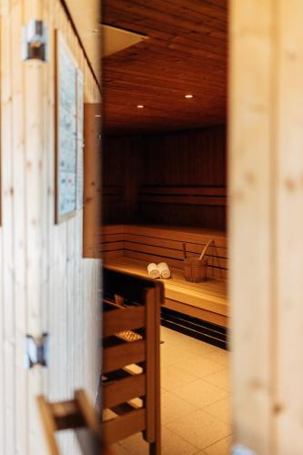 an empty wine cellar with a wooden bench with bottles at Beim Oswald in Bad Kleinkirchheim
