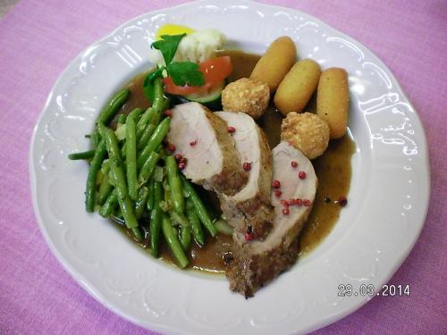 a plate of food with meat and vegetables on a table at Gasthof Geierwallihof Klotz Konrad KEG in Vent