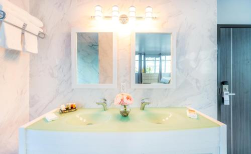 a bathroom with a sink and a mirror at Secret Garden Miami Beach in Miami Beach