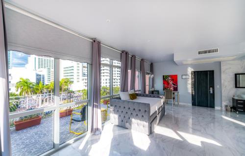 a bedroom with a bed and a balcony at Secret Garden Miami Beach in Miami Beach