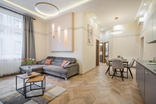 Gallery image of 3 bedrooms bright flat in the heart of the city FREE KIDS -FREE PARKING in Budapest