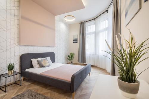 Posteľ alebo postele v izbe v ubytovaní 3 bedrooms bright flat in the heart of the city -FREE PARKING Need Reservation