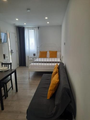 a living room with a couch and a bed at Apartaco Apartamentos in Sitges
