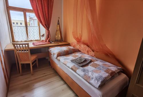 Postel nebo postele na pokoji v ubytování U Černého orla