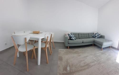 a living room with a table and a couch at Lovely Home, WIFI, Jardim in Armação de Pêra