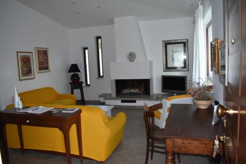 Zona d'estar a B&B La Montagna Rosa