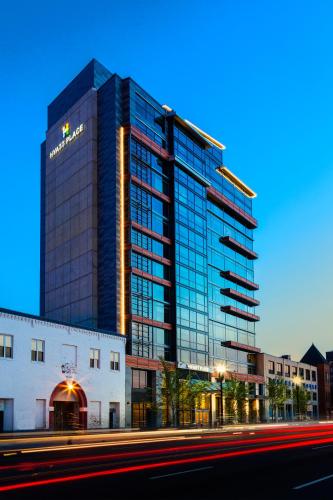 a tall building with glass windows on a city street at Hyatt Place Washington DC/US Capitol in Washington