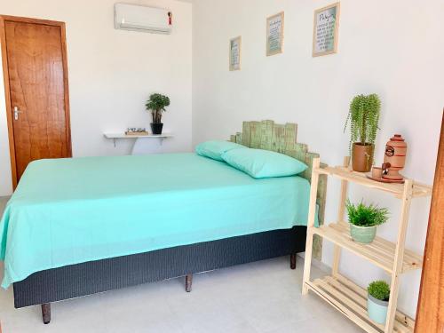 ein Schlafzimmer mit einem Bett in einem Zimmer in der Unterkunft Lounge PDD in Aquiraz