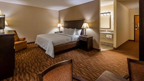 a hotel room with a bed and a bathroom at Best Western Music Capital Inn in Branson