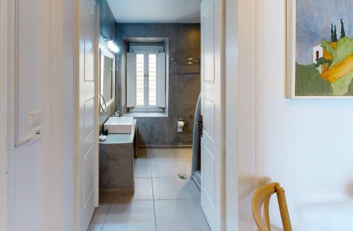 a bathroom with a sink and a mirror at NEOKLASSIKO KOUKOULI in Fira