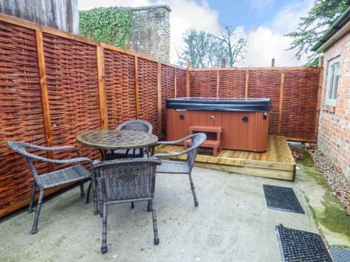 Walworth Castle Holiday Cottage – Photos 2