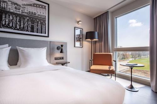 Voodi või voodid majutusasutuse Radisson Hotel Zurich Airport toas