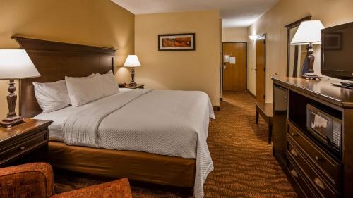a hotel room with a bed and a television at Best Western Music Capital Inn in Branson