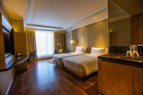 Postel nebo postele na pokoji v ubytování Radisson Bhopal