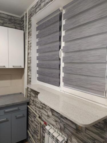 Kuchyň nebo kuchyňský kout v ubytování Студійна 3 к кв Центр м Гагаріна м Спортивна