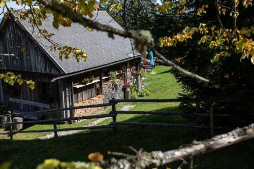 an old barn with a fence in front of it at Buchmann Lehen in Irdning