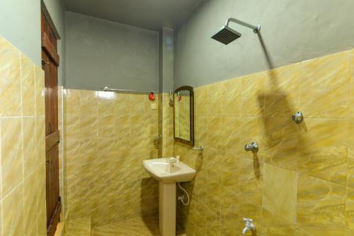 Kylpyhuone majoituspaikassa 2B1 weligama