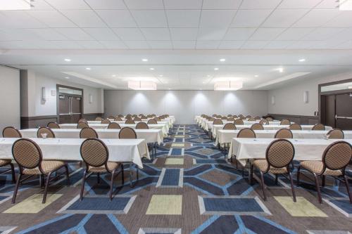 a large room with tables and chairs in it at Wyndham Philadelphia-Historic District in Philadelphia