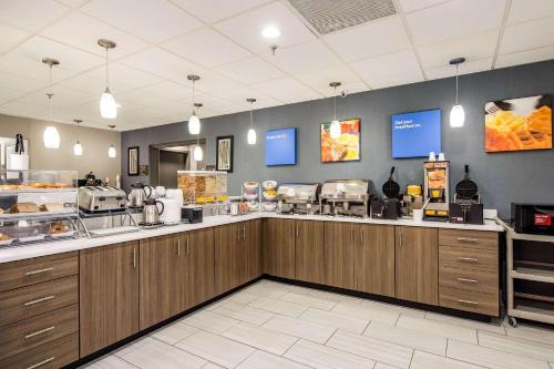Kuchyň nebo kuchyňský kout v ubytování Comfort Inn Greenville - Haywood Mall