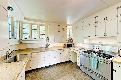 Waquoit Bay Bungalow – Photos 3