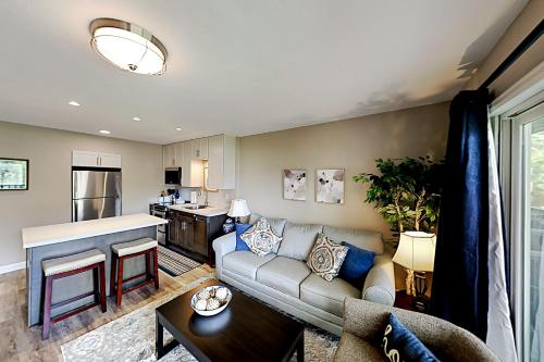 Lake View Delight Unit 11 – Photos 3
