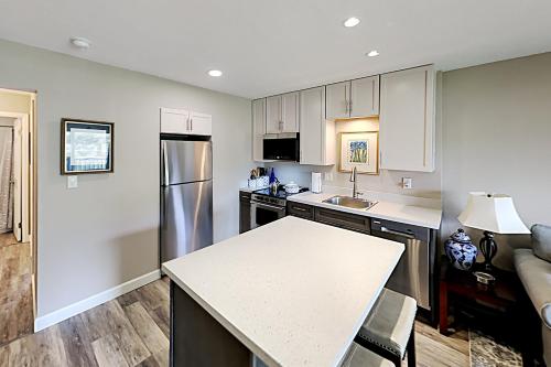 Lake View Delight Unit 11 – Photos 4