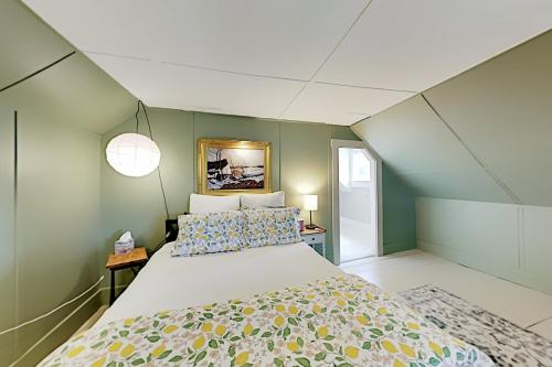Tempat tidur dalam kamar di Wiscasset Holiday