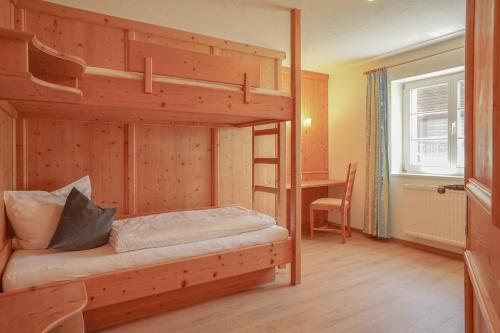 a bedroom with two bunk beds and a desk at Sonnenschein in Wertach