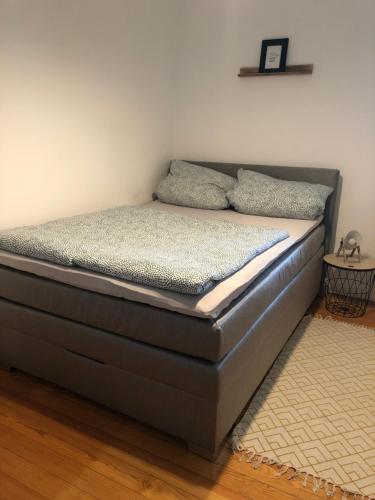 Кровать или кровати в номере Saarburg Wine Apartments
