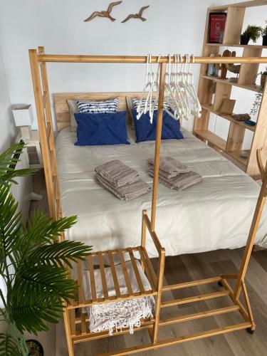 Una cama o camas en una habitación de ALTEA BEACHGATE - Acceso Privado a la PLAYA