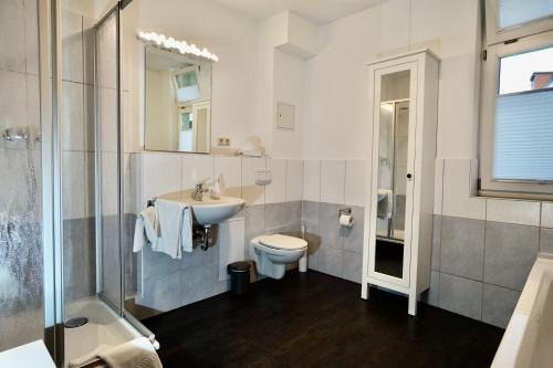 Bilik mandi di Ferienwohnung Badstaven