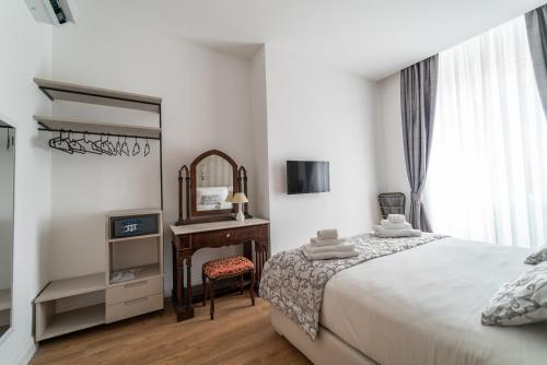 Nuances The Colosseum Apartment