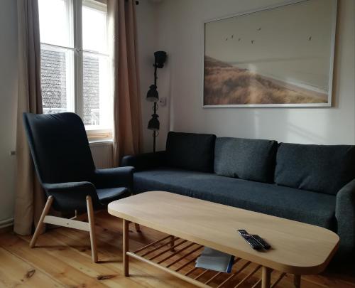 Posezení v ubytování Schlossblick Apartment für 4 mit Küche Kamin Netflix Parken und Hofladen