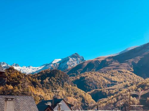 a view of a mountain range with trees and houses at Casa Valle Duplex de montaña in Panticosa