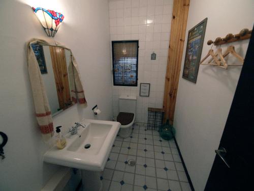 a bathroom with a sink and a toilet at La Tierra Verde COTTAGE in Alcuéscar