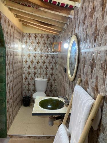 A bathroom at Camp Auberge Sahara Marokko