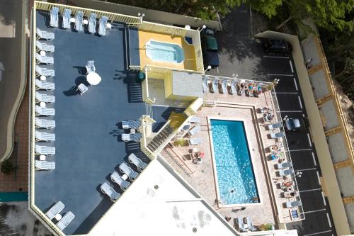 an overhead view of a swimming pool and a resort at Ft. Lauderdale Beach, a VRI resort in Fort Lauderdale