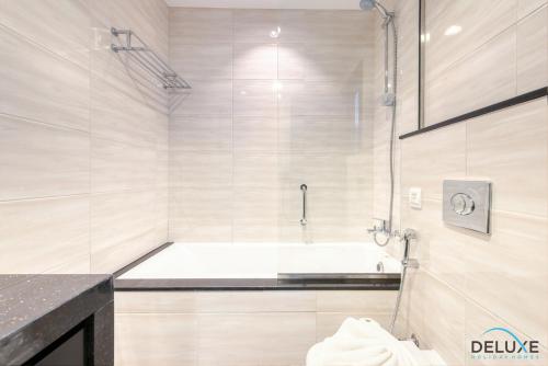 Koupelna v ubytování Restful Studio at Celestia A Dubai South by Deluxe Holiday Homes