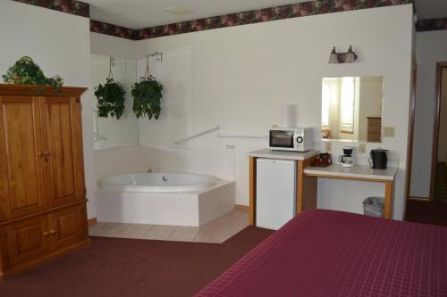 Postel nebo postele na pokoji v ubytování Anaco Bay Inn