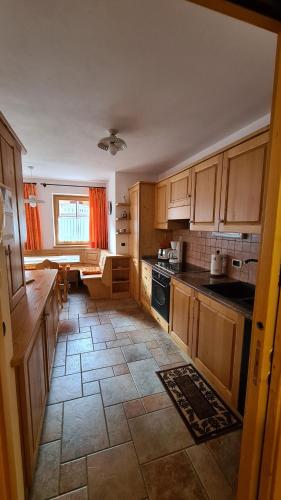 A kitchen or kitchenette at Appartamento Cesa Lamar
