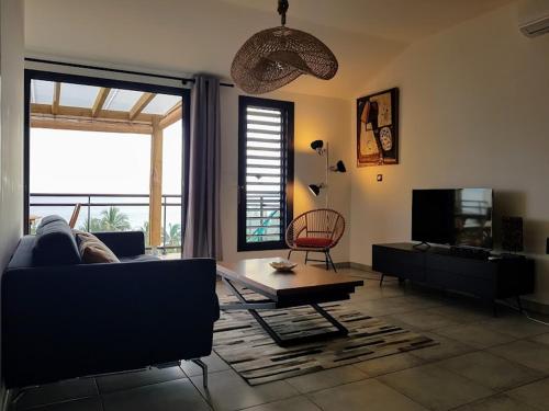 Χώρος καθιστικού στο Appartement terrasse vue mer LeMaxime St Gilles les Bains